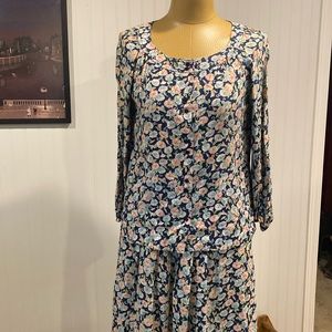 Vintage 2 piece print dress with pleated skirt. Size 11/12